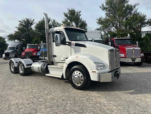 2022 Kenworth T880 Day Cab Trucks