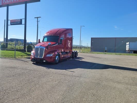 2023 Kenworth T680 Sleeper Trucks