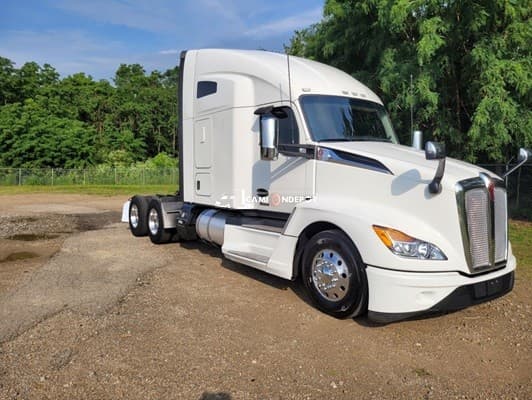 2022 Kenworth T680 Sleeper Trucks