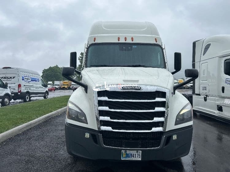 2022 Freightliner T12664ST Sleeper Trucks