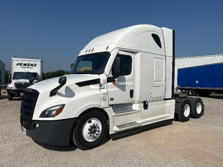 2022 Freightliner T12664ST Sleeper Trucks
