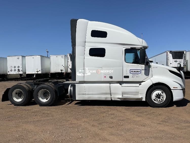 2022 Volvo VNL64760 Sleeper Trucks