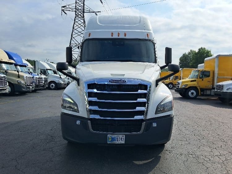 2022 Freightliner T12664ST Sleeper Trucks