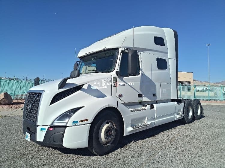 2022 Volvo VNL64760 Sleeper Trucks