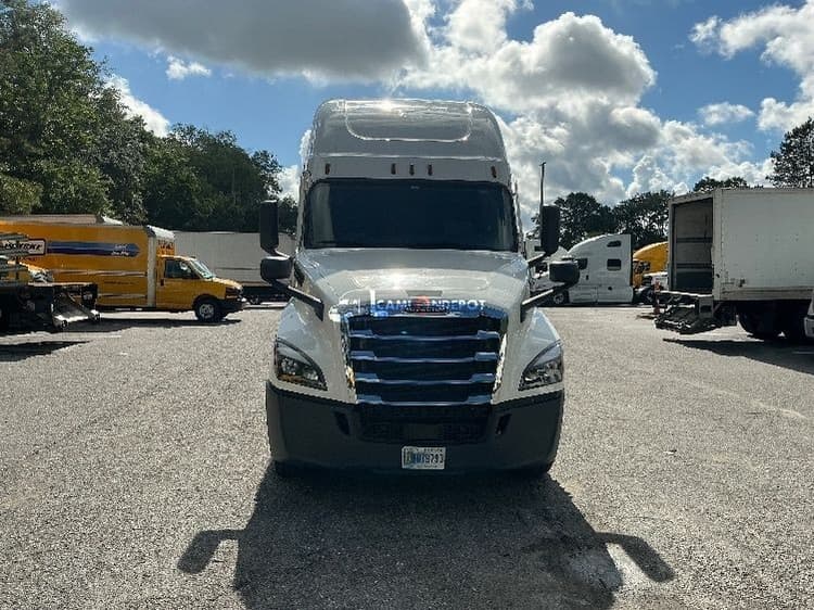 2022 Freightliner T12664ST Sleeper Trucks