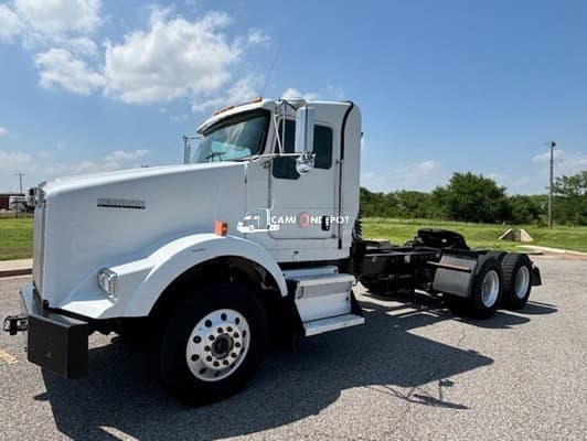 2020 Kenworth T800 Day Cab Trucks