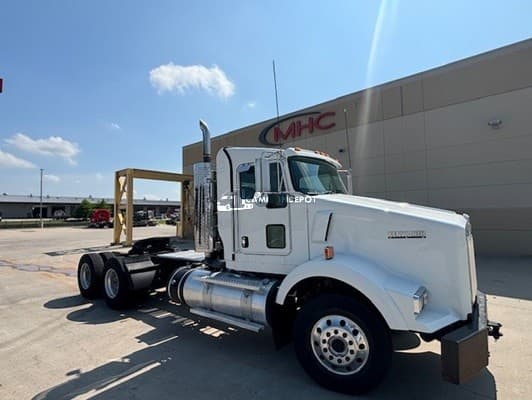 2020 Kenworth T800 Day Cab Trucks