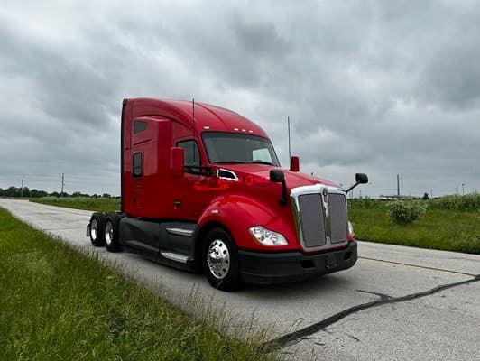 2021 Kenworth T680 Sleeper Trucks