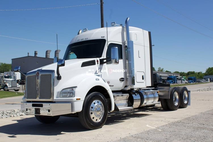2022 Kenworth T880 Sleeper Trucks