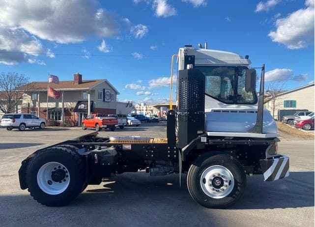 2016 Kamar Ottawa 4x2 Yard Spotter Trucks