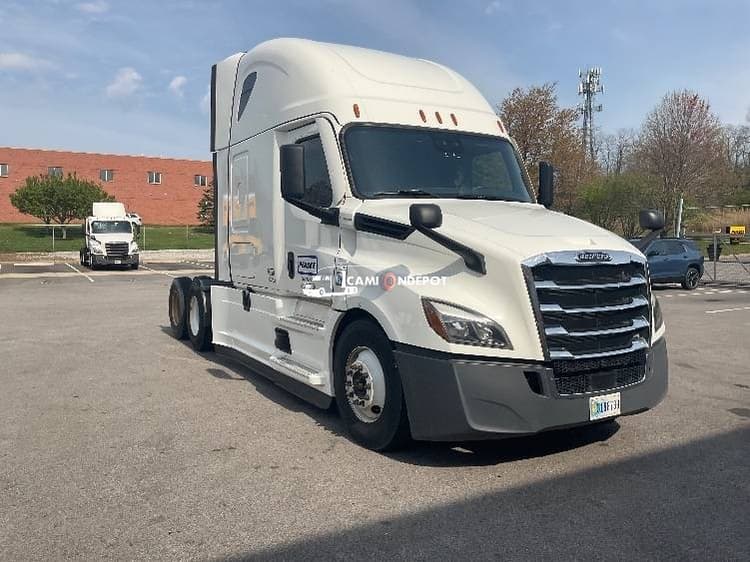 2022 Freightliner T12664ST Sleeper Trucks