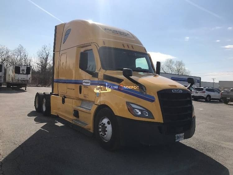 2022 Freightliner T12664ST Sleeper Trucks