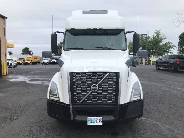2019 Volvo VNL64760 Sleeper Trucks
