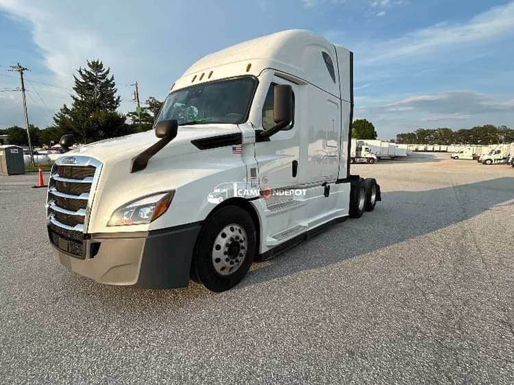 2021 Freightliner T12664ST Sleeper Trucks