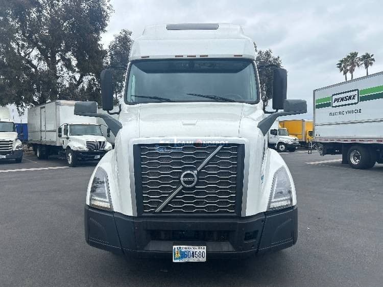 2021 Volvo VNL64760 Sleeper Trucks