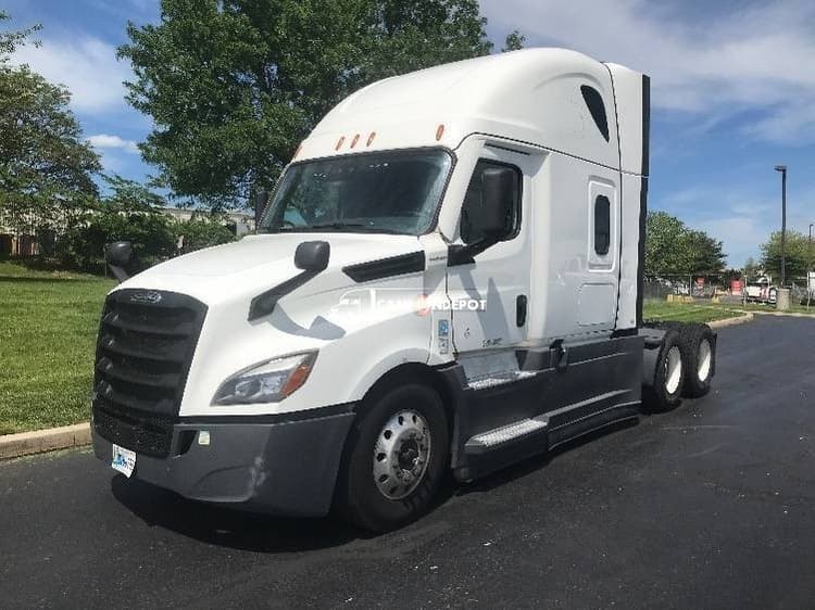 2022 Freightliner T12664ST Sleeper Trucks