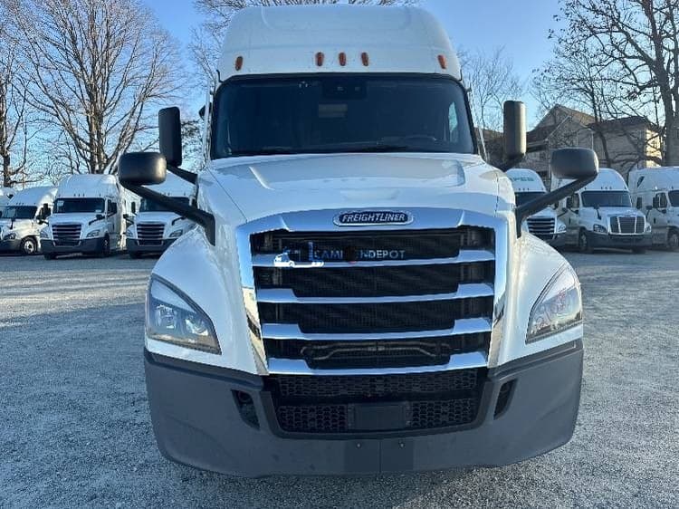 2021 Freightliner T12664ST Sleeper Trucks