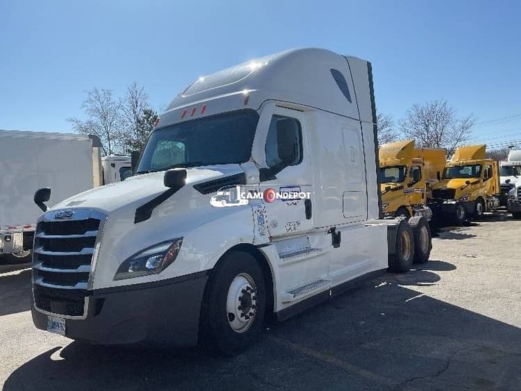 2022 Freightliner T12664ST Sleeper Trucks