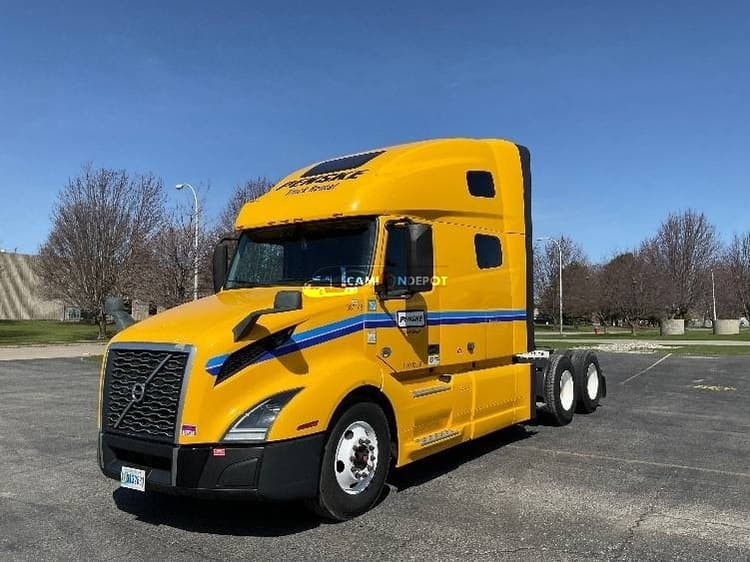 2022 Volvo VNL64760 Sleeper Trucks