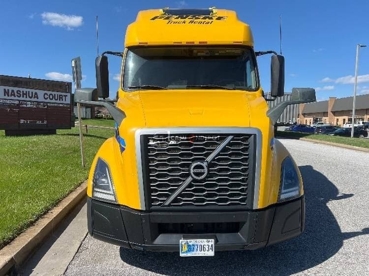 2022 Volvo VNL64760 Sleeper Trucks