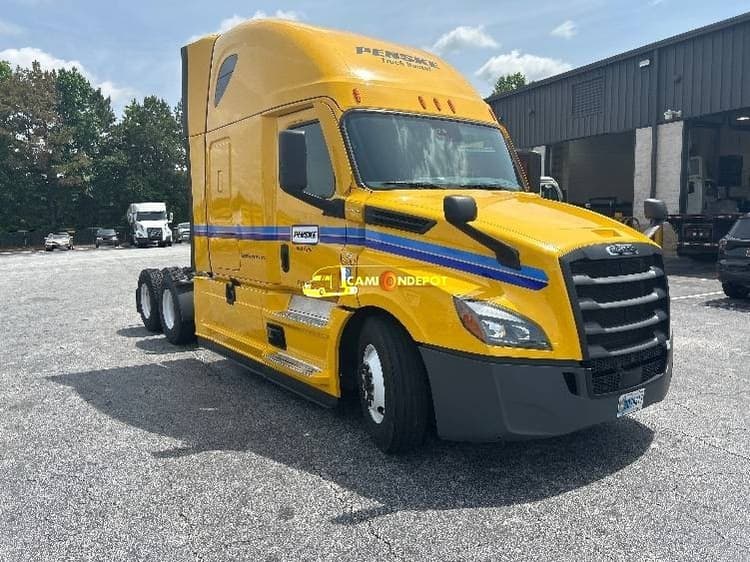 2022 Freightliner T12664ST Sleeper Trucks