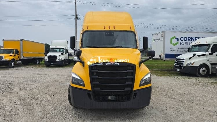 2022 Freightliner T12664ST Sleeper Trucks