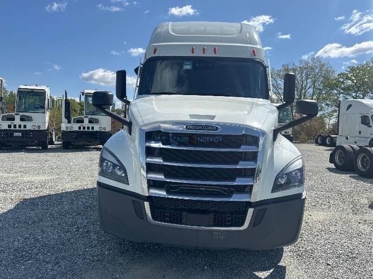 2021 Freightliner T12664ST Sleeper Trucks