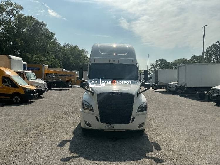 2022 Freightliner T12664ST Sleeper Trucks