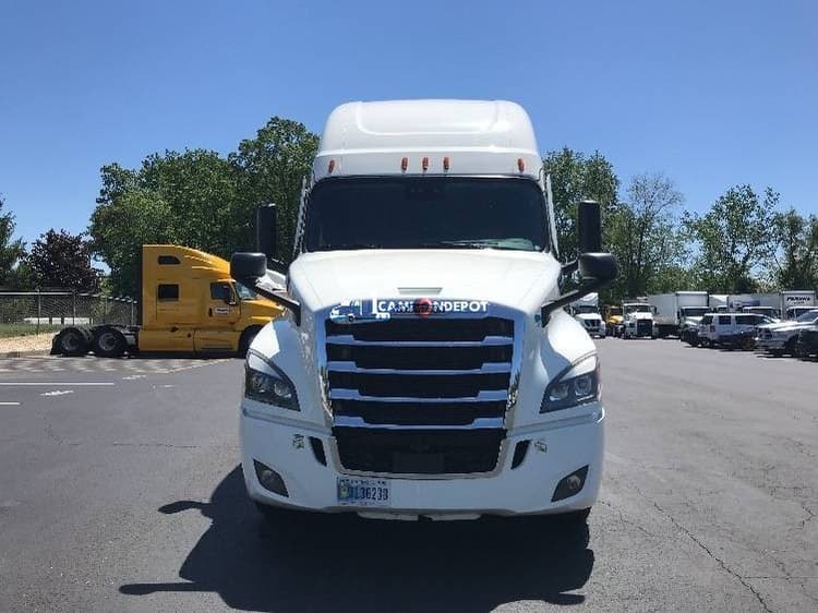 2022 Freightliner T12664ST Sleeper Trucks