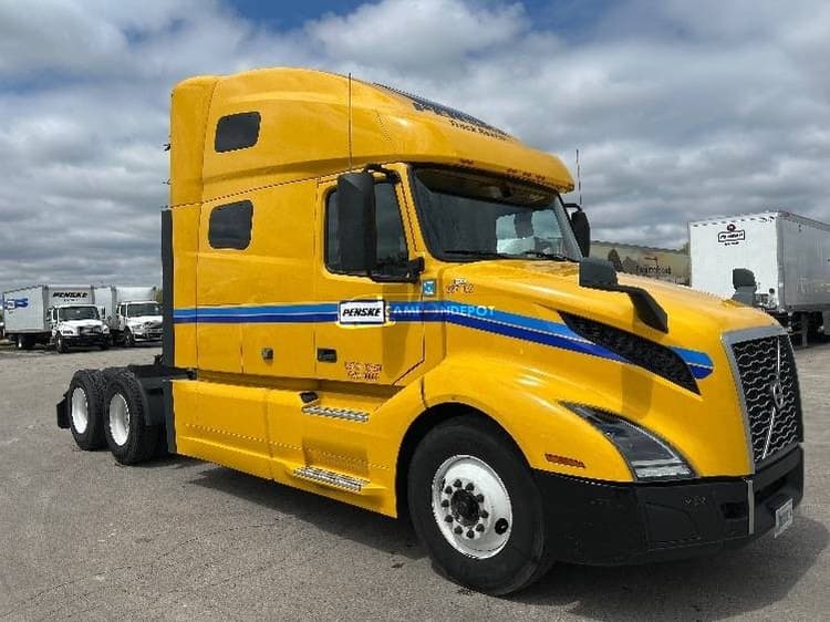 2022 Volvo VNL64760 Sleeper Trucks