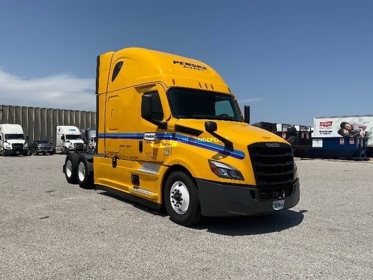 2022 Freightliner T12664ST Sleeper Trucks