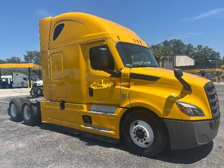 2022 Freightliner T12664ST Sleeper Trucks
