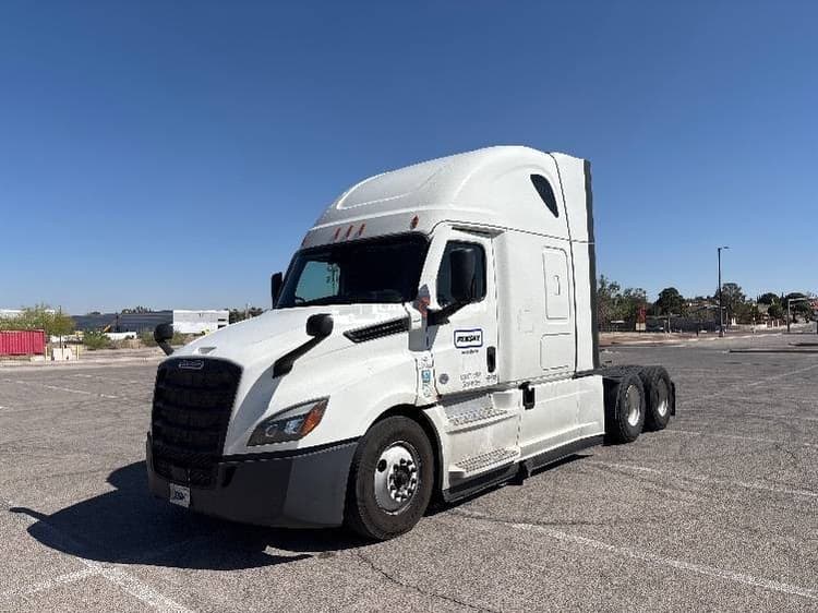 2022 Freightliner T12664ST Sleeper Trucks