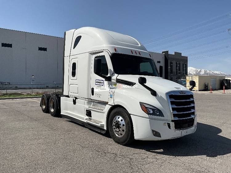2022 Freightliner T12664ST Sleeper Trucks