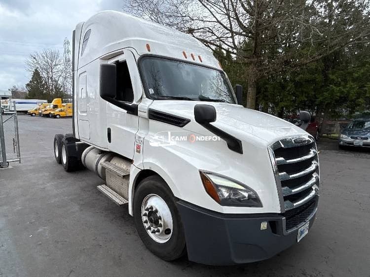 2022 Freightliner T12664ST Sleeper Trucks
