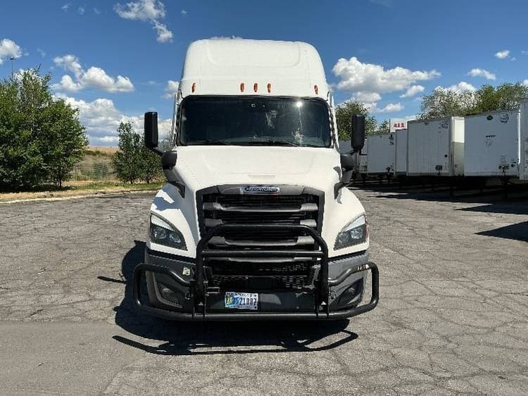 2022 Freightliner T12664ST Sleeper Trucks