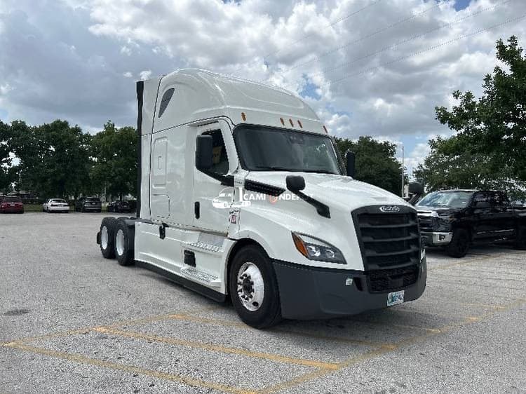 2022 Freightliner T12664ST Sleeper Trucks