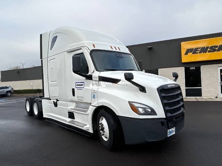 2021 Freightliner T12664ST Sleeper Trucks