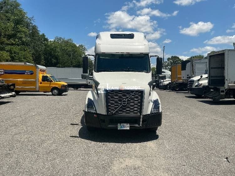 2022 Freightliner T12664ST Sleeper Trucks