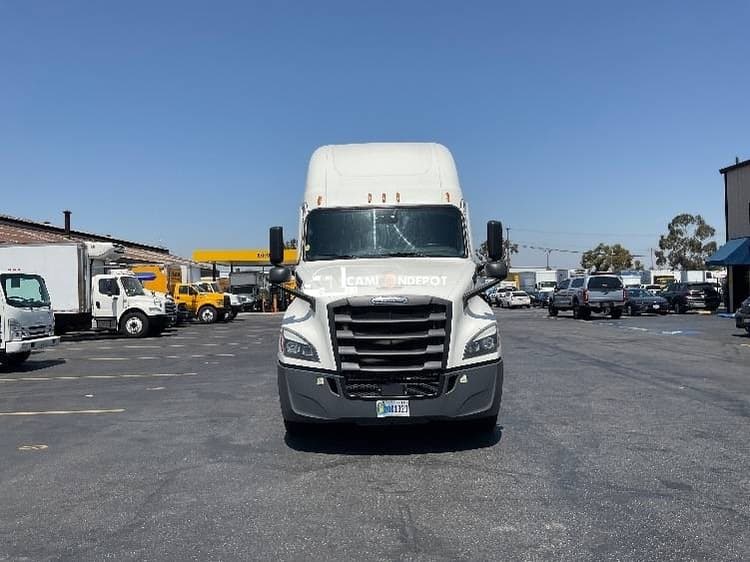 2021 Freightliner T12664ST Sleeper Trucks