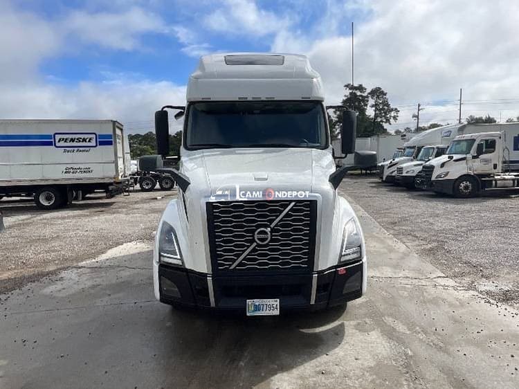2021 Volvo VNL64760 Sleeper Trucks