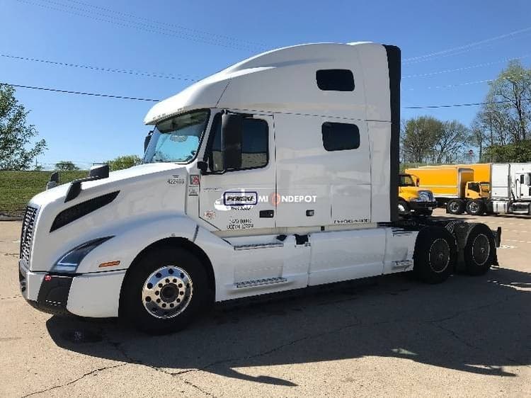 2022 Volvo VNL64760 Sleeper Trucks