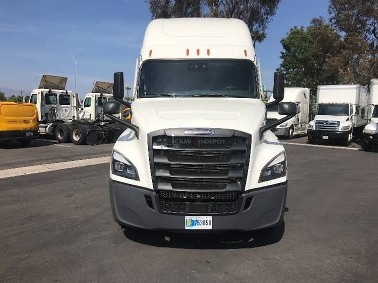 2021 Freightliner T12664ST Sleeper Trucks