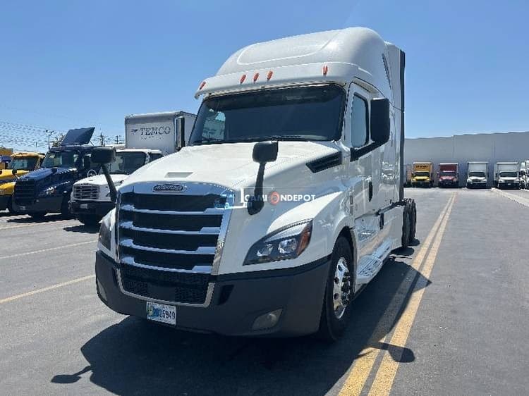 2019 Freightliner T12664ST Sleeper Trucks