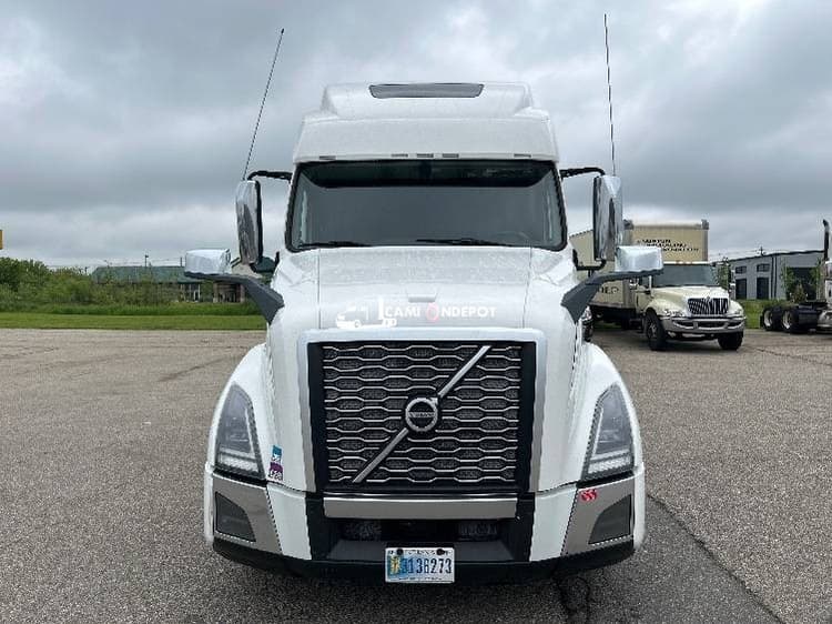 2022 Volvo VNL64860 Sleeper Trucks