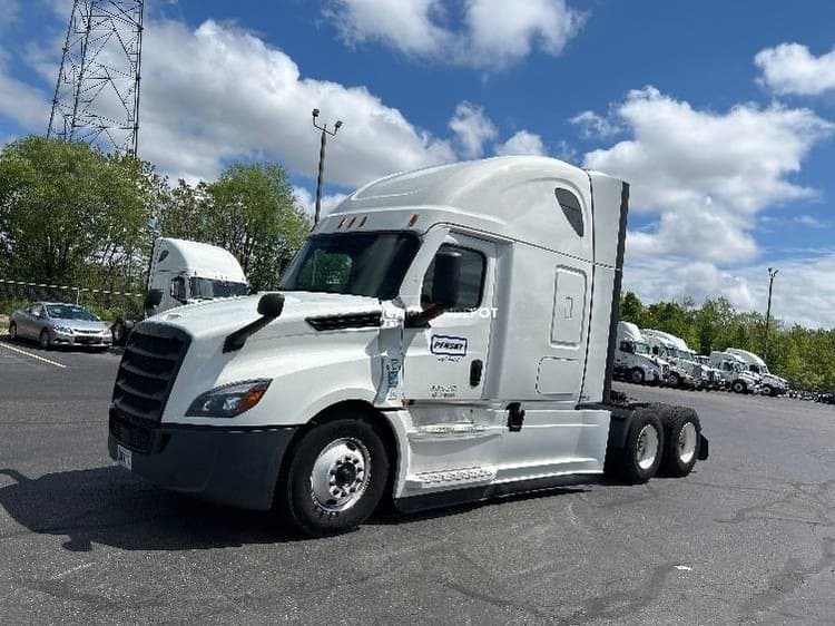 2022 Freightliner T12664ST Sleeper Trucks