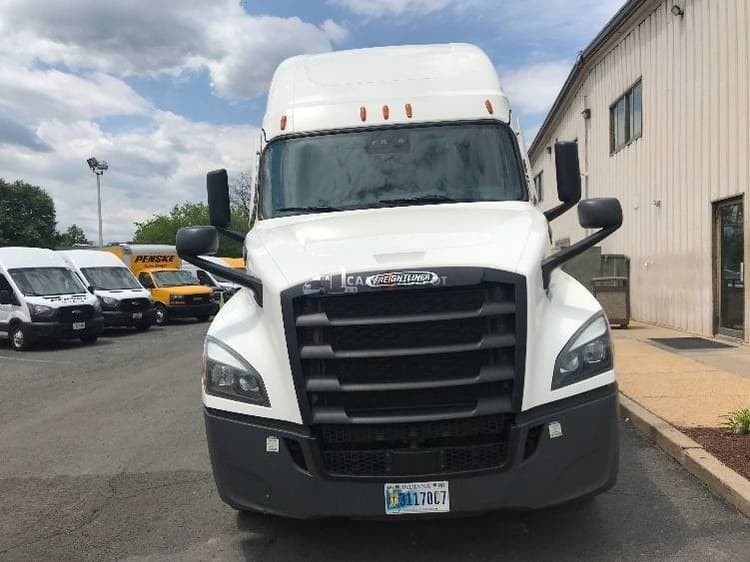 2022 Freightliner T12664ST Sleeper Trucks