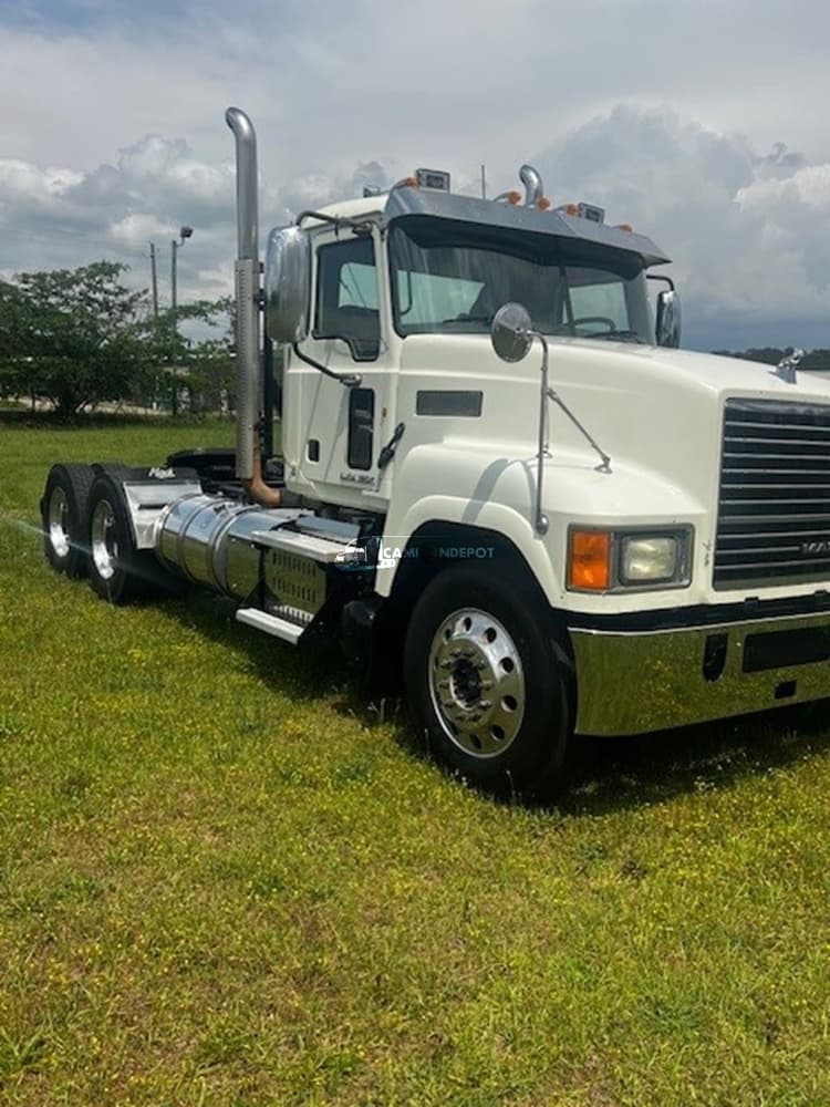 2014 Mack  CHU613 Day Cab Trucks