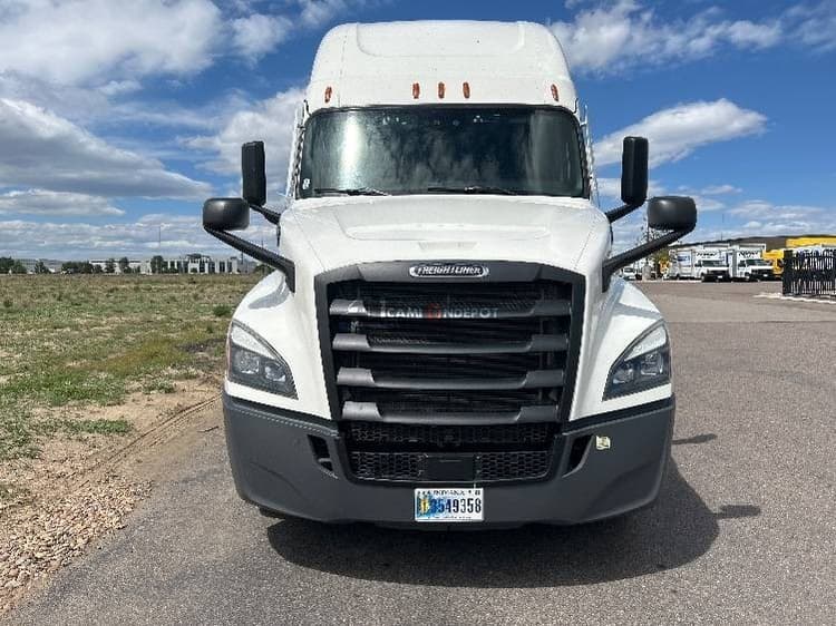 2020 Freightliner T12664ST Sleeper Trucks