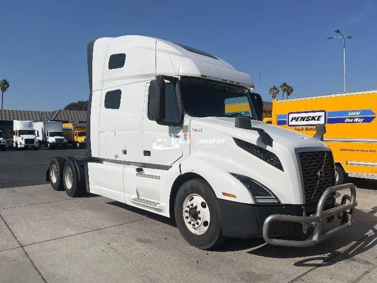 2021 Volvo VNL64760 Sleeper Trucks